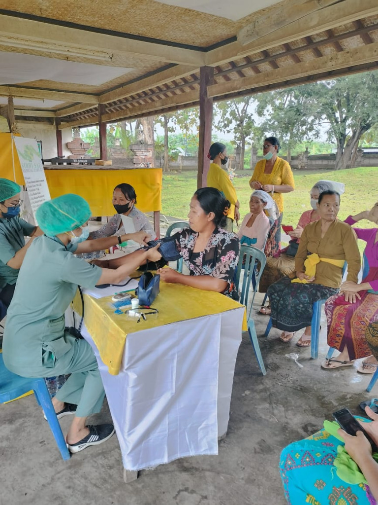 Klinik Sidhi Sai mengadakan kegiatan Bakti Sosial yakni kegiatan pemeriksaan secara gratis di Desa Jagapati